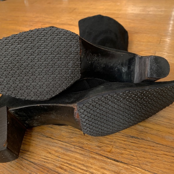 BEAUTIFUL Vintage Black Suede Svelte Pointed Toe Boots🖤 Excellent condition🖤 - Picture 10 of 10